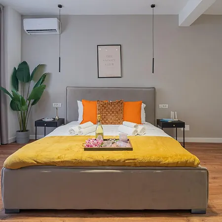 Playful & Trendy 2br On Regina Elisabeta, Steps To Cismigiu Gardens - Bathtub & Boulevard Views Apartamento Bucareste