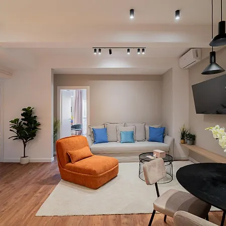 Apartment Modern & Spacious 2br - Steps To Cismigiu Gardens