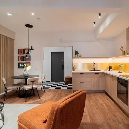 Apartment Modern & Spacious 2br - Steps To Cismigiu Gardens