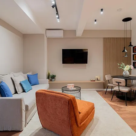 Apartment Modern & Spacious 2br - Steps To Cismigiu Gardens *