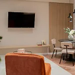 Playful & Trendy 2br On Regina Elisabeta, Steps To Cismigiu Gardens - Bathtub & Boulevard Views شقة