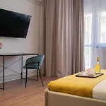 Playful & Trendy 2br On Regina Elisabeta, Steps To Cismigiu Gardens - Bathtub & Boulevard Views