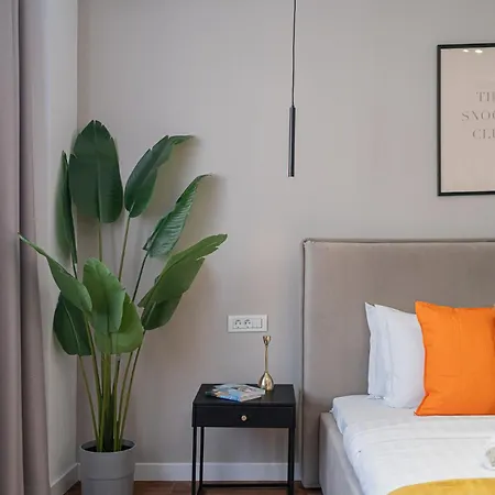 Playful & Trendy 2br On Regina Elisabeta, Steps To Cismigiu Gardens - Bathtub & Boulevard Views