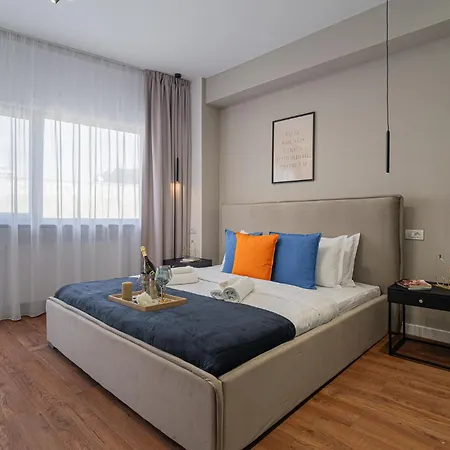 Playful & Trendy 2br On Regina Elisabeta, Steps To Cismigiu Gardens - Bathtub & Boulevard Views شقة *