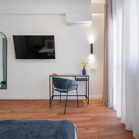 Playful & Trendy 2br On Regina Elisabeta, Steps To Cismigiu Gardens - Bathtub & Boulevard Views דירה *