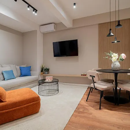 Playful & Trendy 2br On Regina Elisabeta, Steps To Cismigiu Gardens - Bathtub & Boulevard Views Apartament