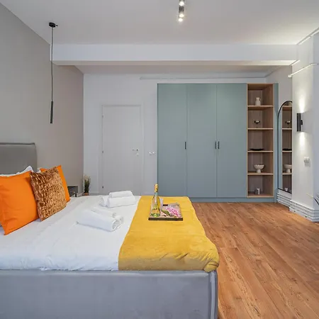 Playful & Trendy 2br On Regina Elisabeta, Steps To Cismigiu Gardens - Bathtub & Boulevard Views *