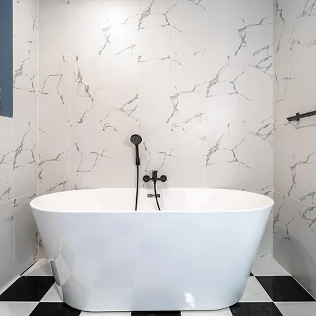 Playful & Trendy 2br On Regina Elisabeta, Steps To Cismigiu Gardens - Bathtub & Boulevard Views شقة *