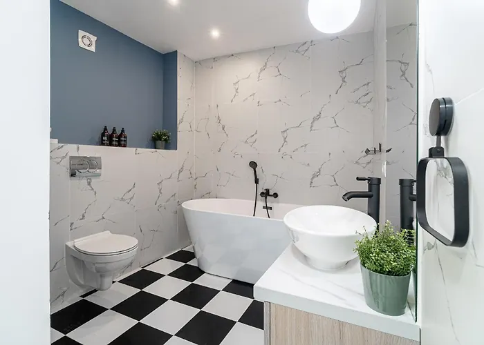 Playful & Trendy 2br On Regina Elisabeta, Steps To Cismigiu Gardens - Bathtub & Boulevard Views Bucarest