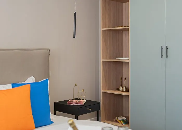 Playful & Trendy 2br On Regina Elisabeta, Steps To Cismigiu Gardens - Bathtub & Boulevard Views Appartement