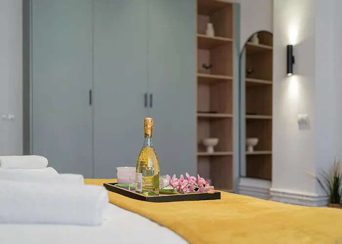 Playful & Trendy 2br On Regina Elisabeta, Steps To Cismigiu Gardens - Bathtub & Boulevard Views *