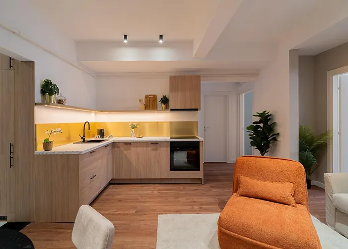 Playful & Trendy 2br On Regina Elisabeta, Steps To Cismigiu Gardens - Bathtub & Boulevard Views Bucarest