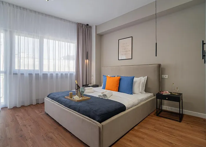 Playful & Trendy 2br On Regina Elisabeta, Steps To Cismigiu Gardens - Bathtub & Boulevard Views Appartement *