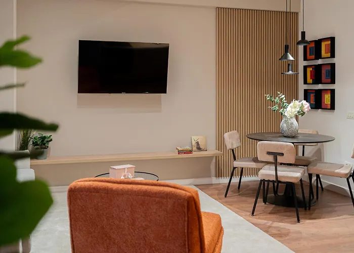 Playful & Trendy 2br On Regina Elisabeta, Steps To Cismigiu Gardens - Bathtub & Boulevard Views Appartement