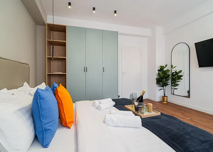 Playful & Trendy 2br On Regina Elisabeta, Steps To Cismigiu Gardens - Bathtub & Boulevard Views Appartement *