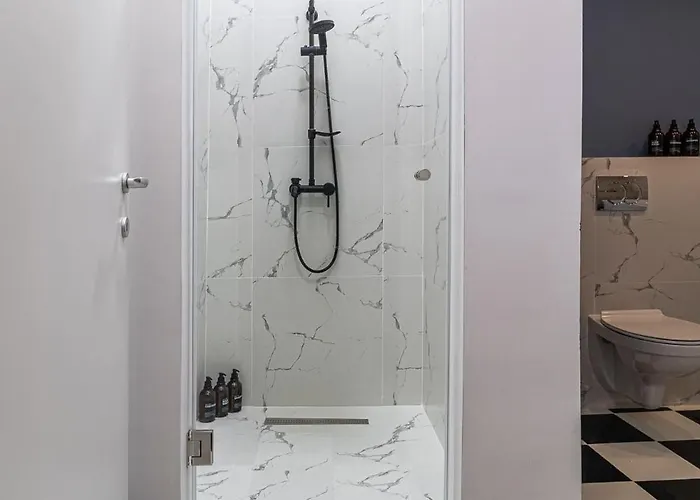 Playful & Trendy 2br On Regina Elisabeta, Steps To Cismigiu Gardens - Bathtub & Boulevard Views Appartement Bucarest