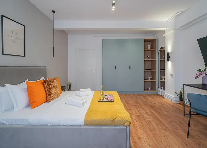 Playful & Trendy 2br On Regina Elisabeta, Steps To Cismigiu Gardens - Bathtub & Boulevard Views *