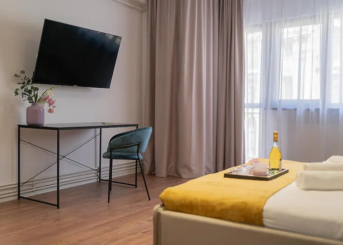 Playful & Trendy 2br On Regina Elisabeta, Steps To Cismigiu Gardens - Bathtub & Boulevard Views