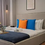 Playful & Trendy 2br On Regina Elisabeta, Steps To Cismigiu Gardens - Bathtub & Boulevard Views Bucarest