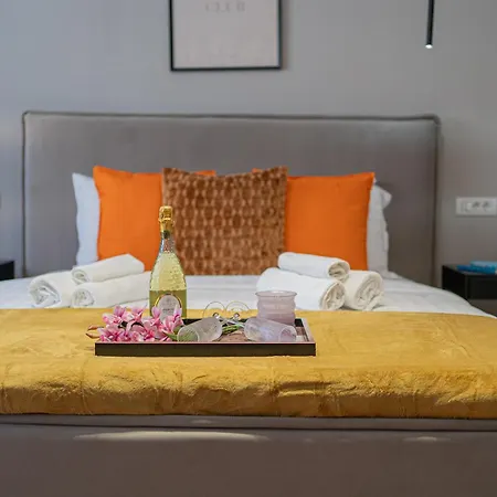 Appartamento Playful & Trendy 2br On Regina Elisabeta, Steps To Cismigiu Gardens - Bathtub & Boulevard Views *