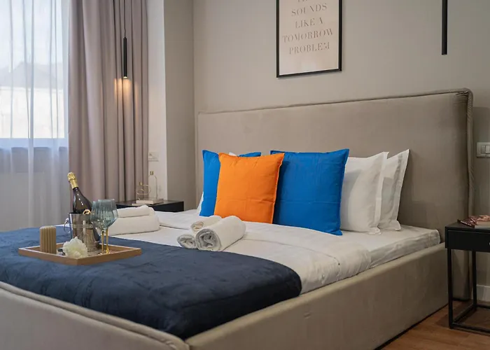 Playful & Trendy 2br On Regina Elisabeta, Steps To Cismigiu Gardens - Bathtub & Boulevard Views Bucarest