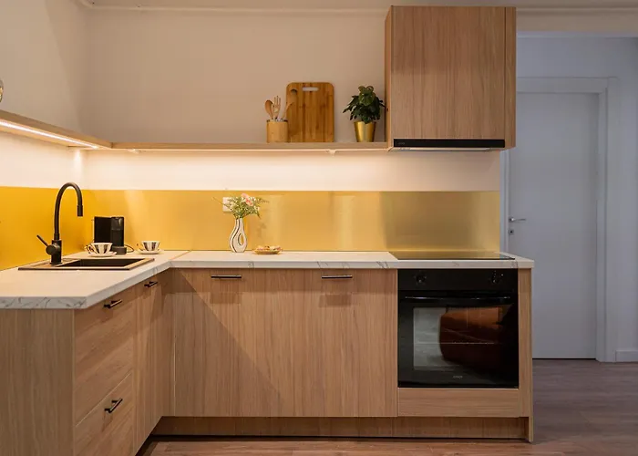 Playful & Trendy 2br On Regina Elisabeta, Steps To Cismigiu Gardens - Bathtub & Boulevard Views *