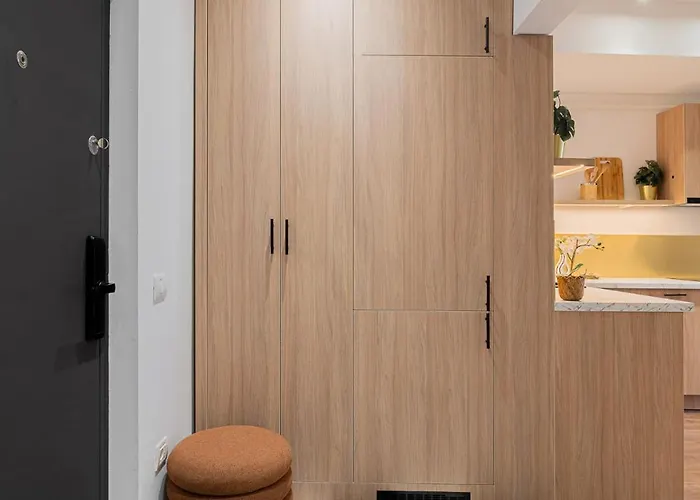 Playful & Trendy 2br On Regina Elisabeta, Steps To Cismigiu Gardens - Bathtub & Boulevard Views 아파트